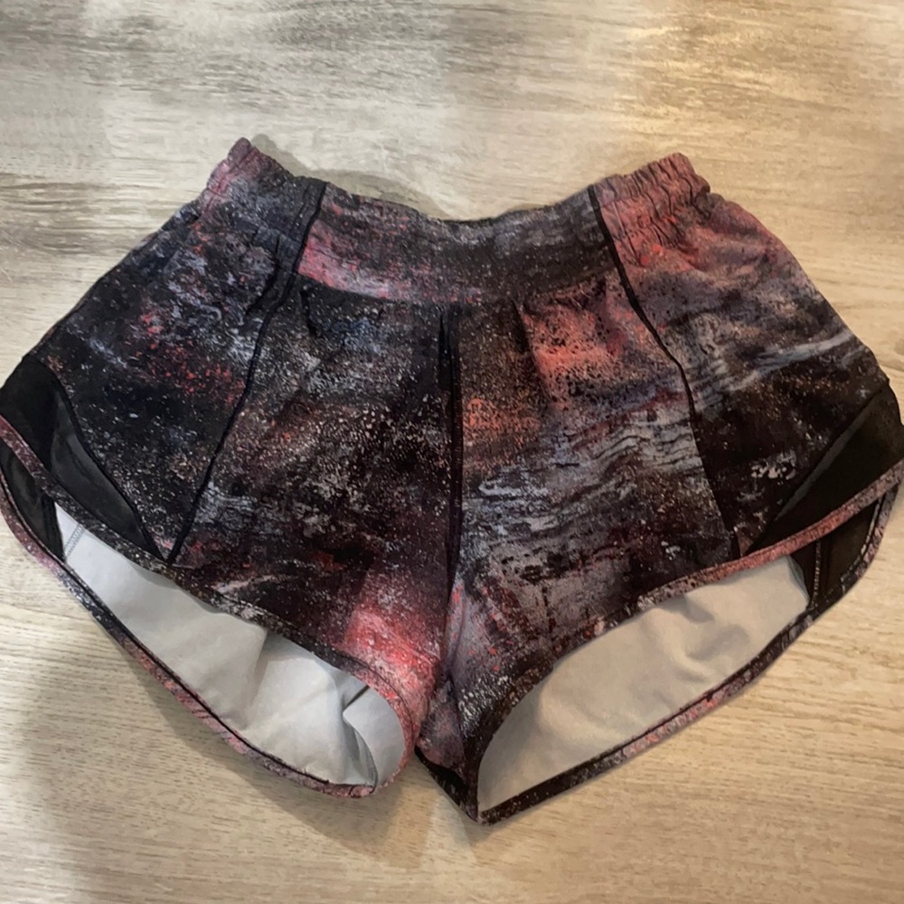 2.5 inch lululemon hotty hot shorts